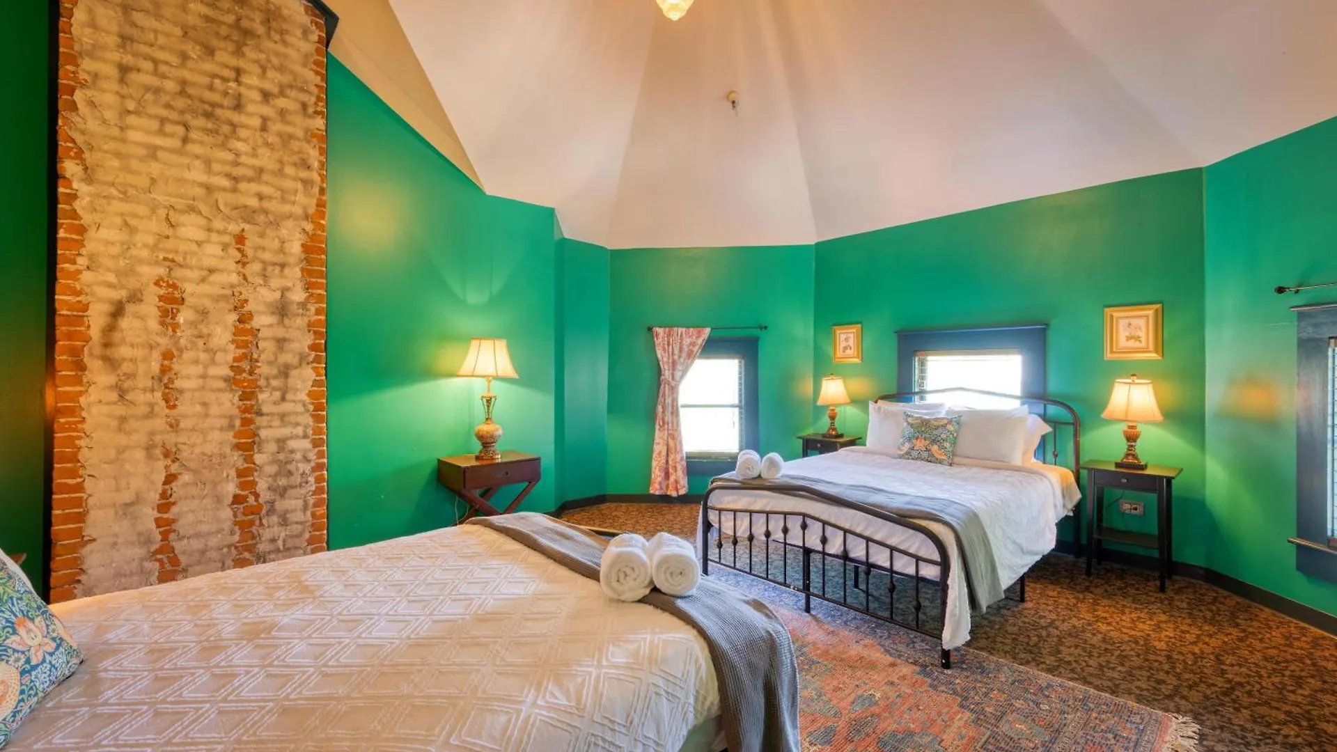 Hi Sacramento Hostel