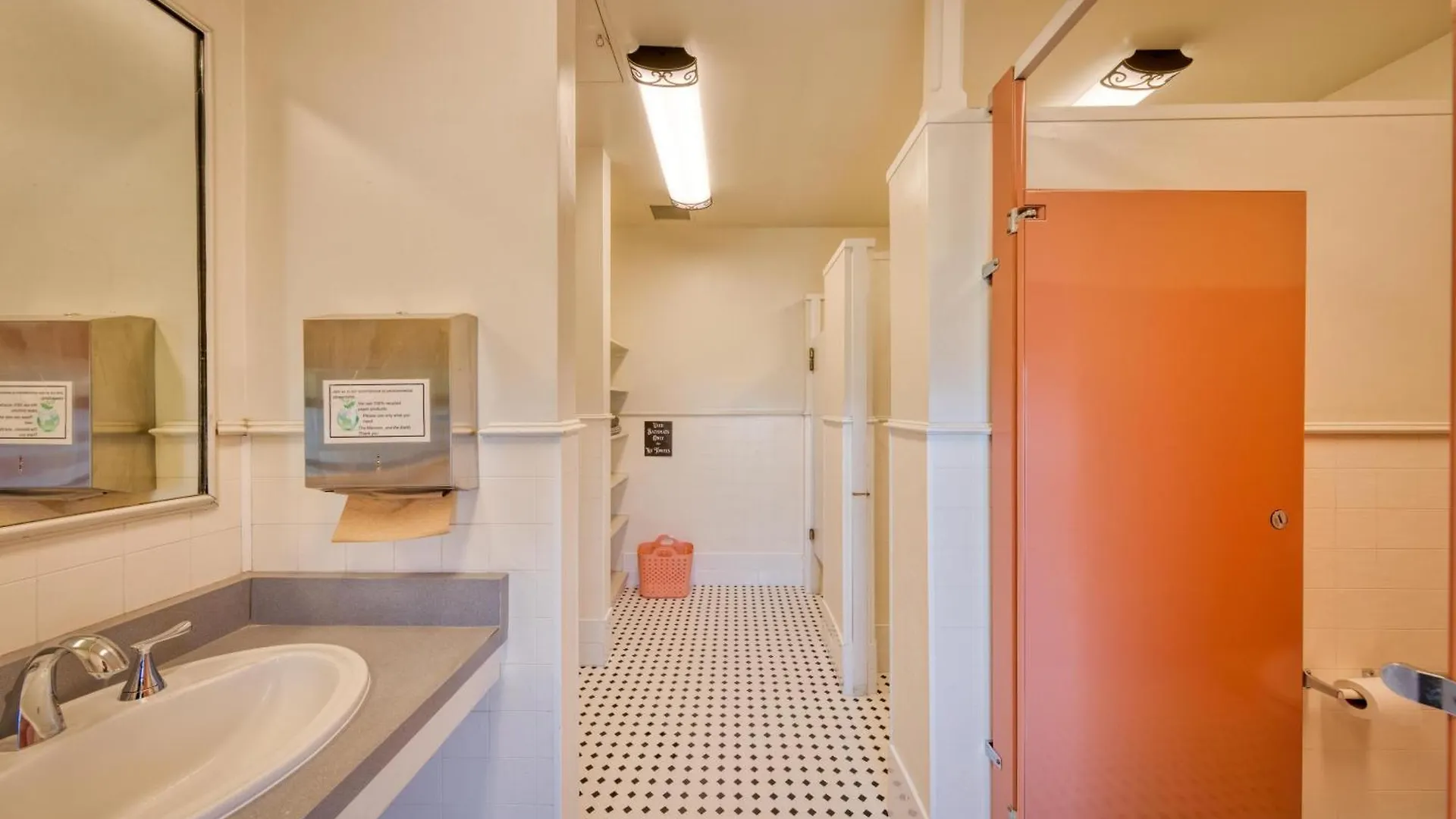Hi Sacramento Hostel